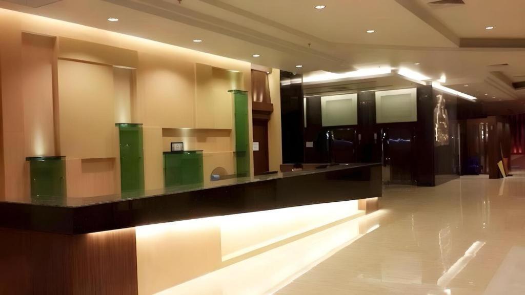 Alvarez Hotel Buriram Exterior photo