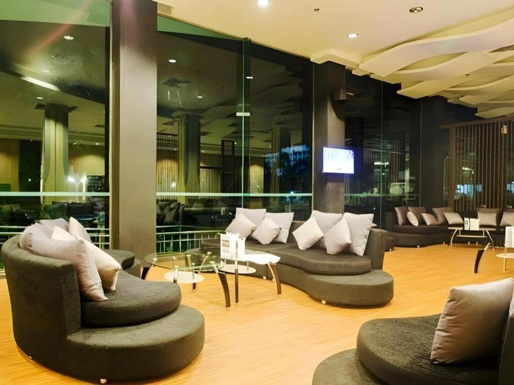 Alvarez Hotel Buriram Exterior photo