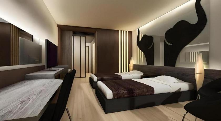 Alvarez Hotel Buriram Exterior photo