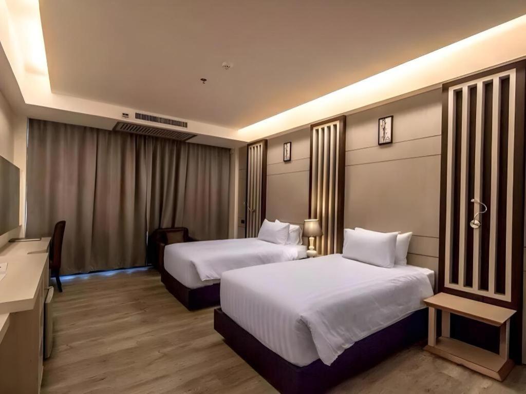 Alvarez Hotel Buriram Exterior photo