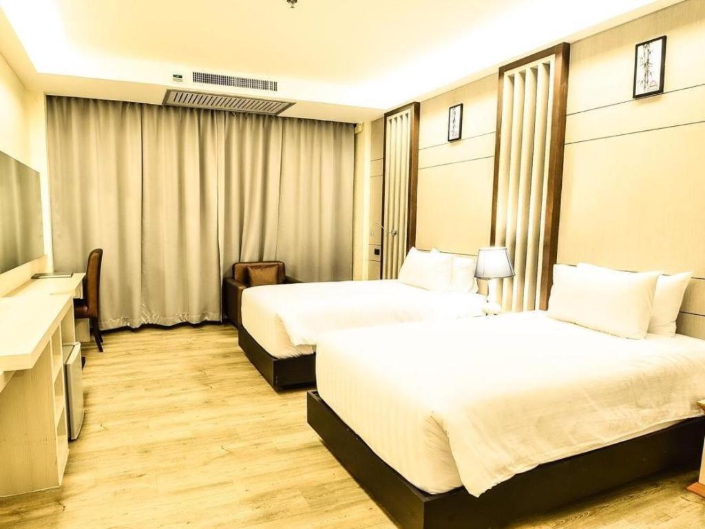 Alvarez Hotel Buriram Exterior photo