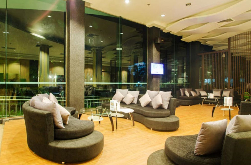 Alvarez Hotel Buriram Exterior photo