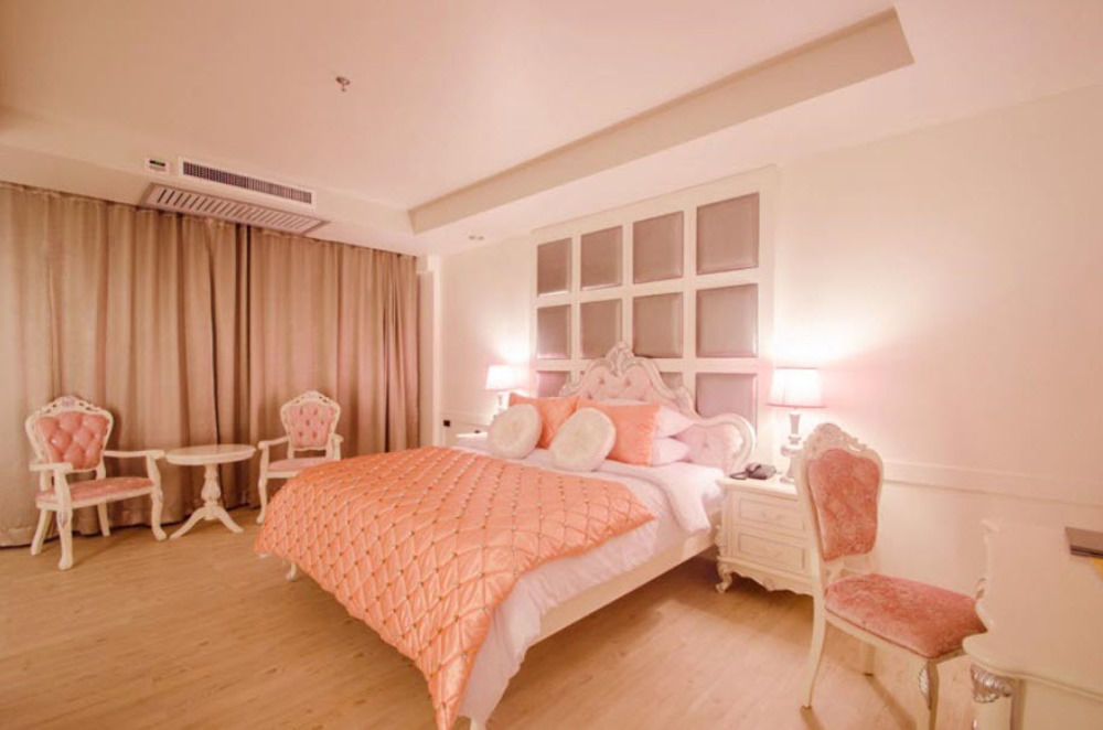 Alvarez Hotel Buriram Exterior photo