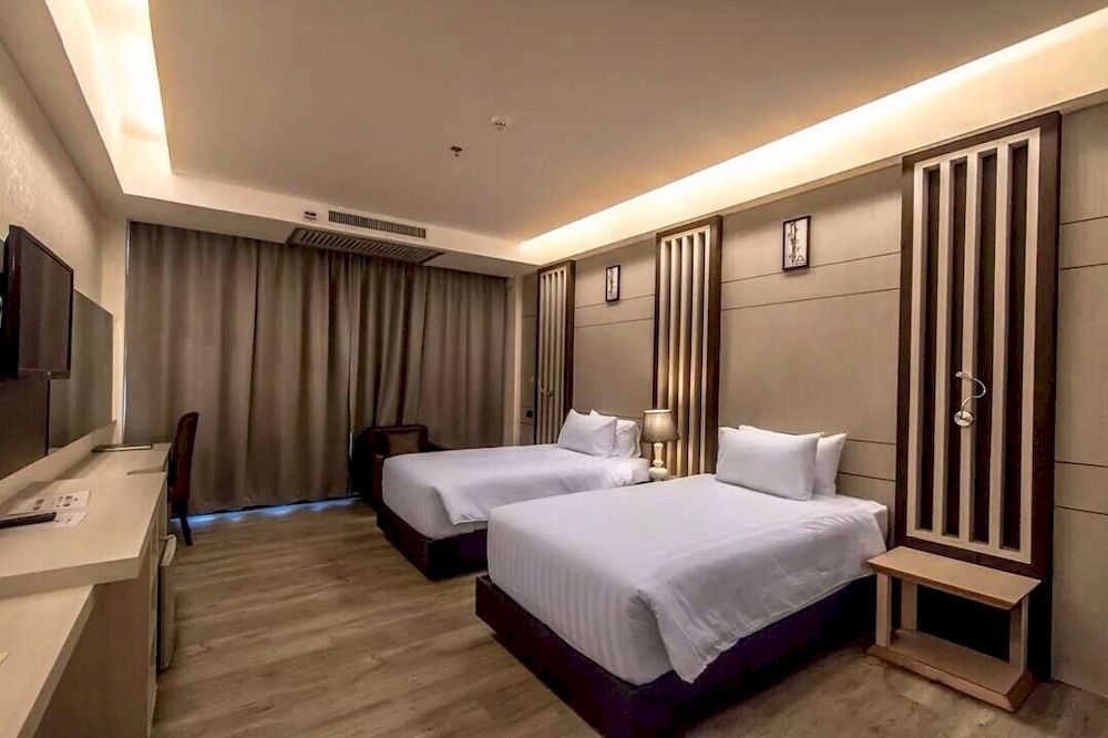 Alvarez Hotel Buriram Exterior photo
