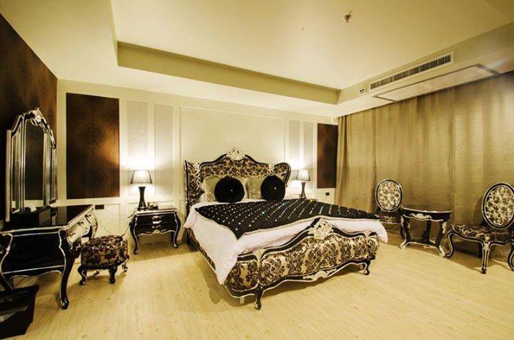 Alvarez Hotel Buriram Exterior photo